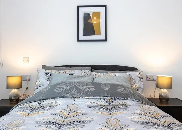 Royal Ebony By Asquare Lettings
